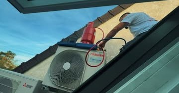 Intervention sur un groupe extérieur Toshiba en toiture